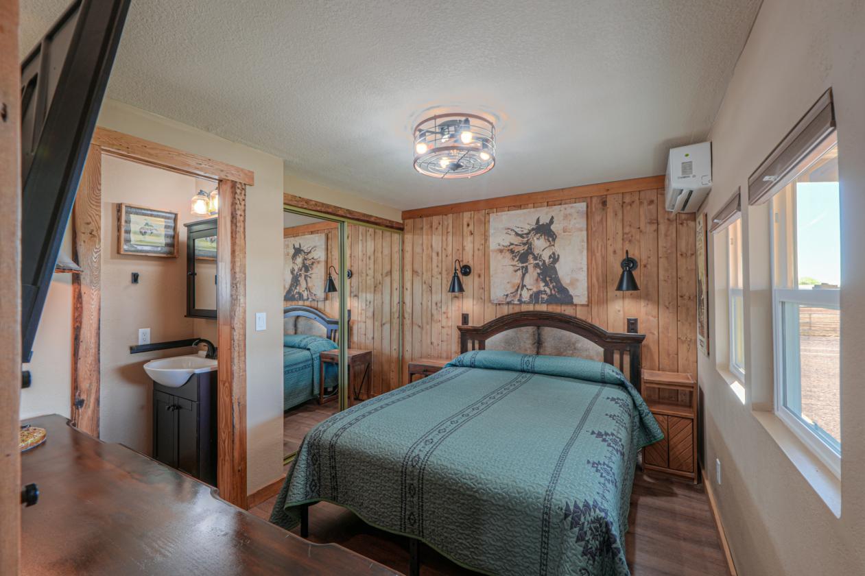 Move in ready horse property - photo 5