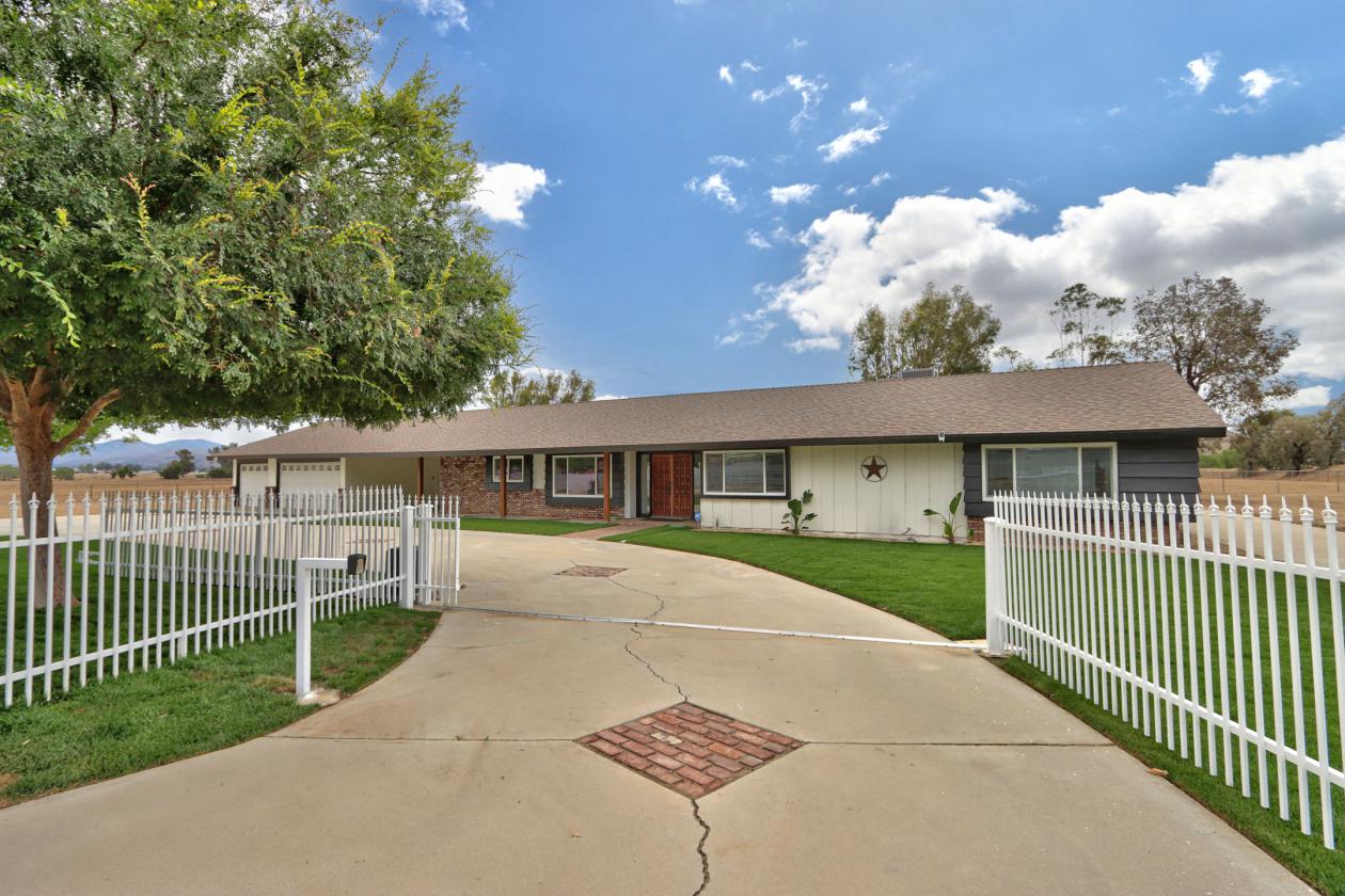 Updated Equestrian Estate with Covered Arena - photo 3