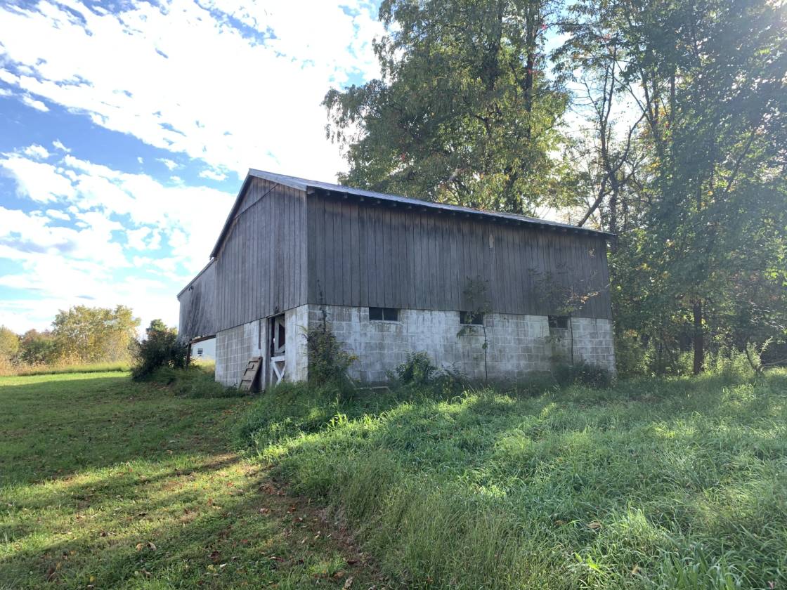 4 STALL, 11 ACRE, FARM ASSESSED DIAMOND IN THE ROUGH! Branchville