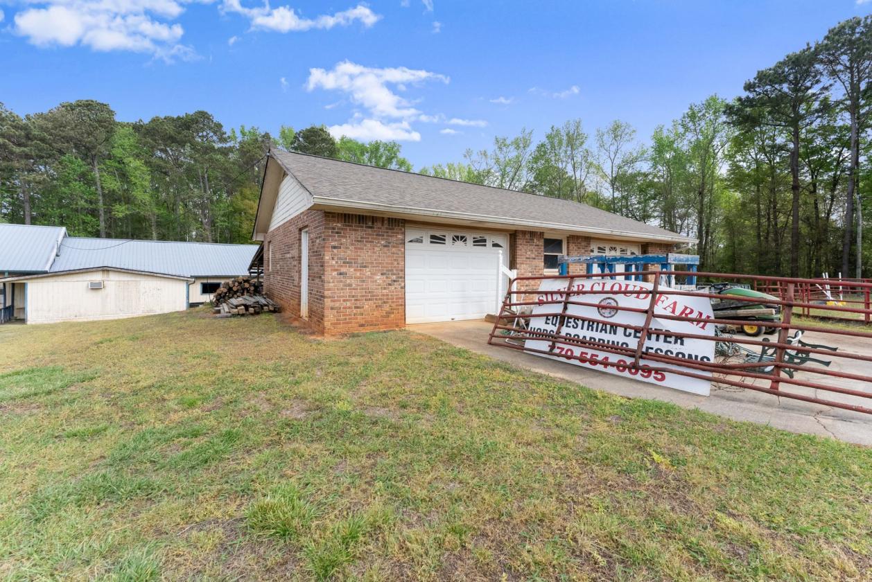 Beautiful Equestrian Estate on 19.8 Acres - photo 25