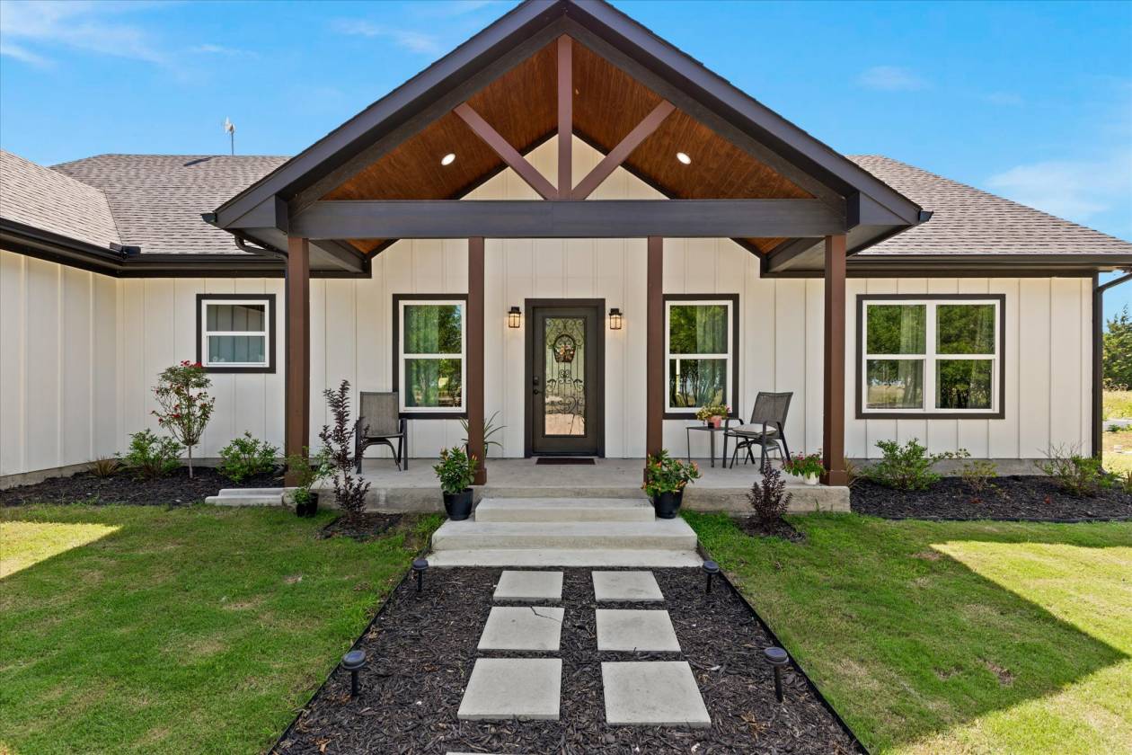 Horse Property for sale.