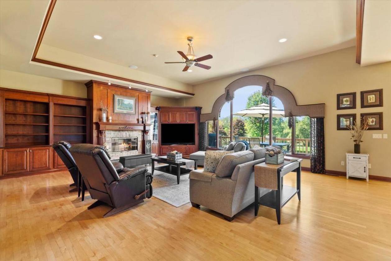 Luxury Horse/Hobby Farm Estate with Gorgeous Views - photo 19