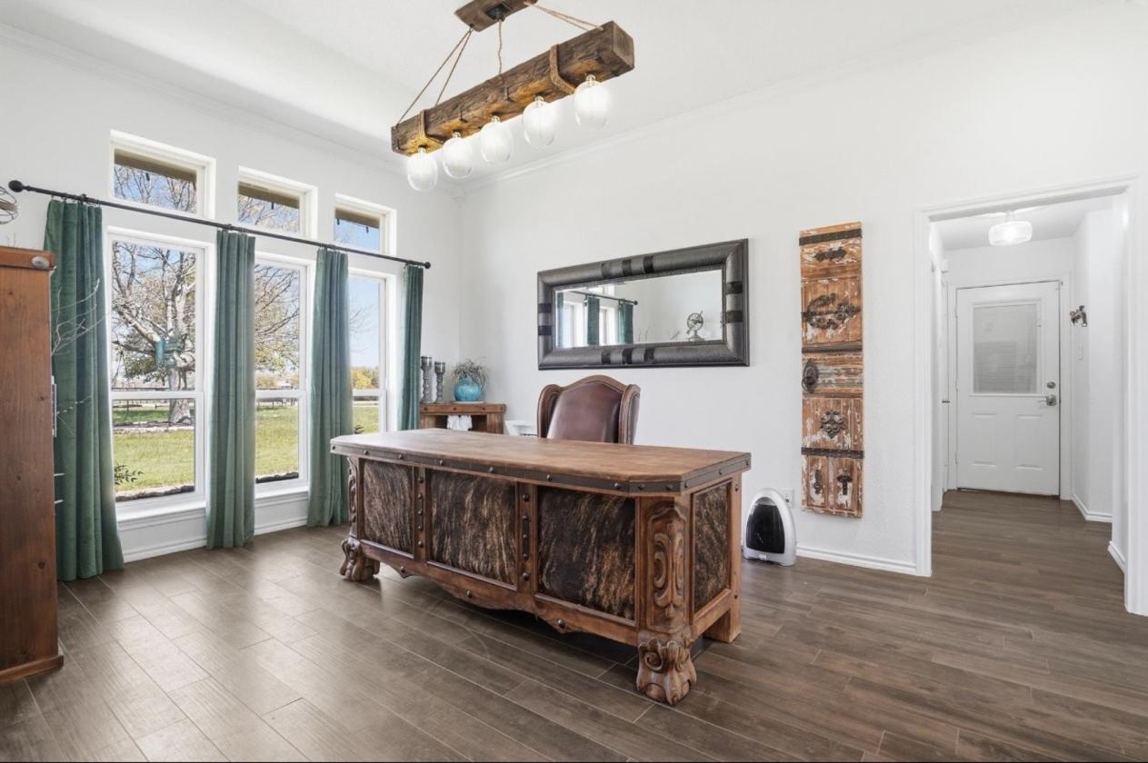 Gorgeous Parker County Ranchette on Nearly 3 acres - photo 7