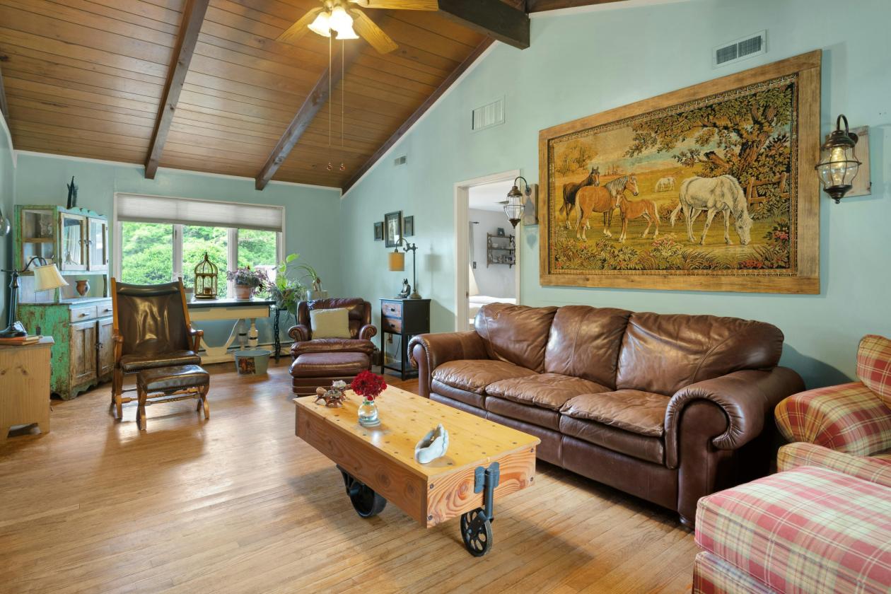 Income-Producing Equestrian Retreat! - photo 7