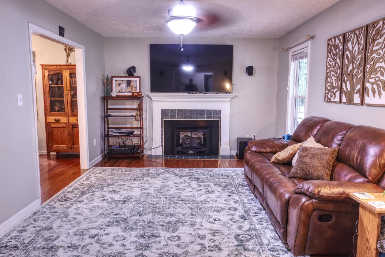 Turnkey Country Retreat on 8 Private Acres - photo 10