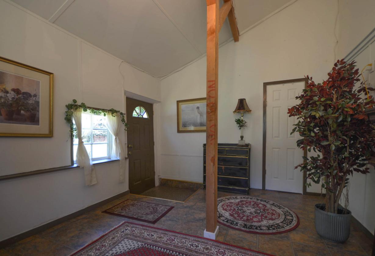 1 CABIN 1 COTTAGE 2 BARNS 4.5 ACRES - photo 23