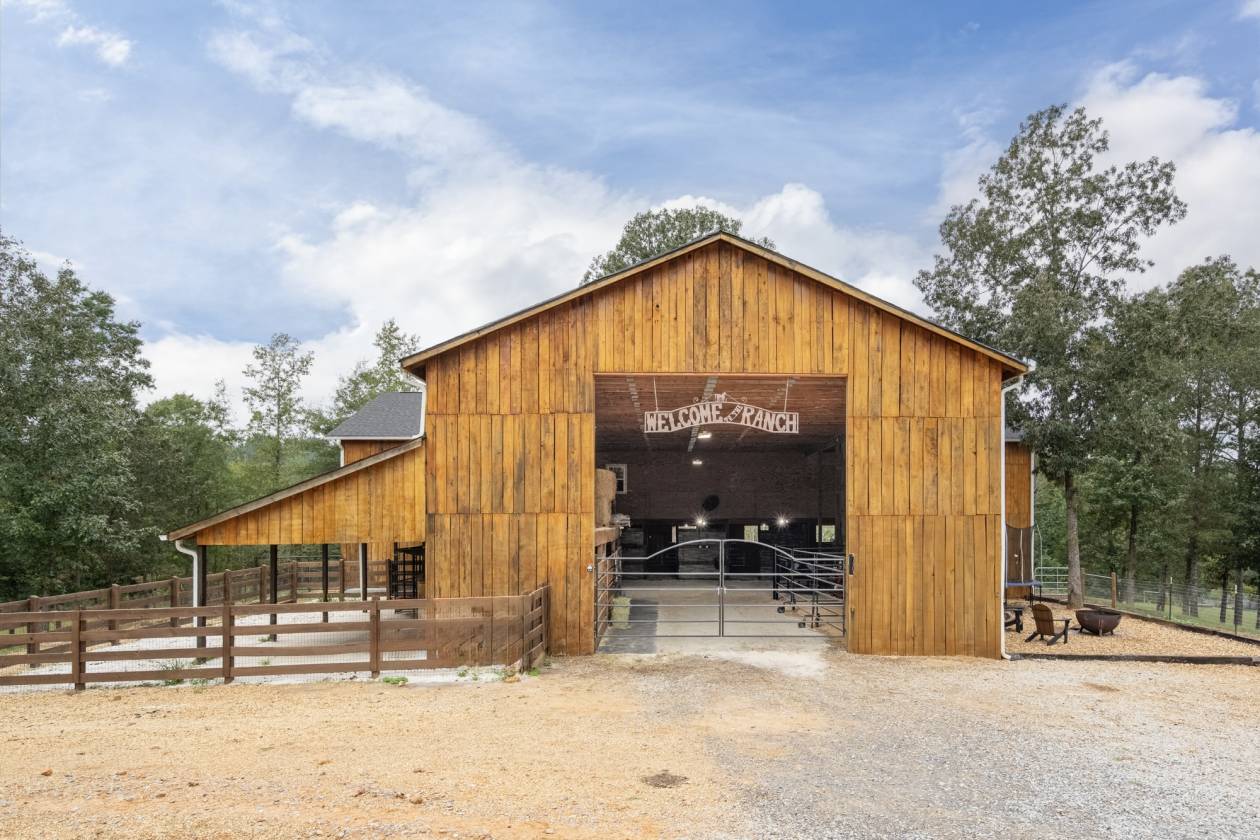 Dream Horse Facility: Custom Home, Arena & More - photo 18