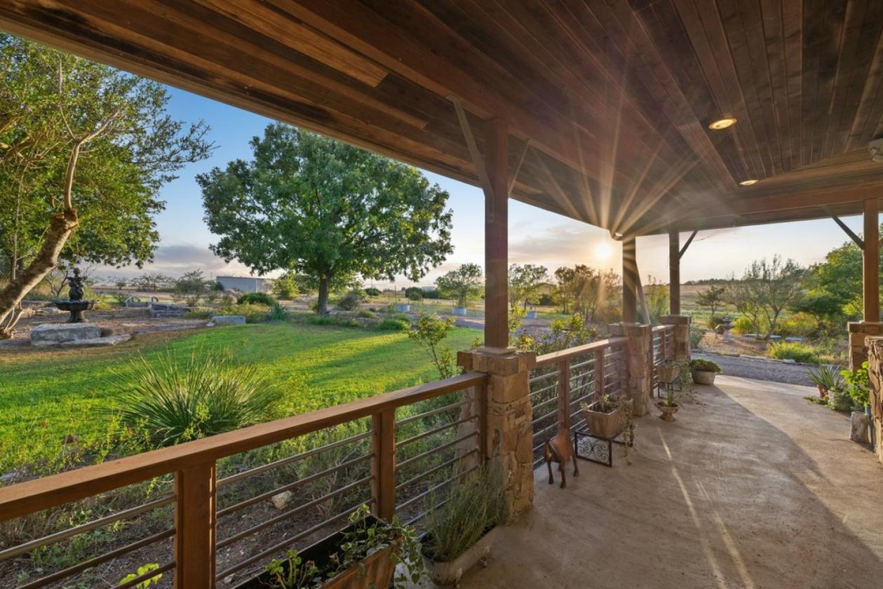 Hilltop Retreat - Modern Craftsman Architecture - photo 8