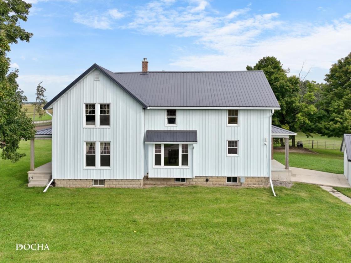 Renovated Farmhouse, Indoor Arena & More! - photo 3