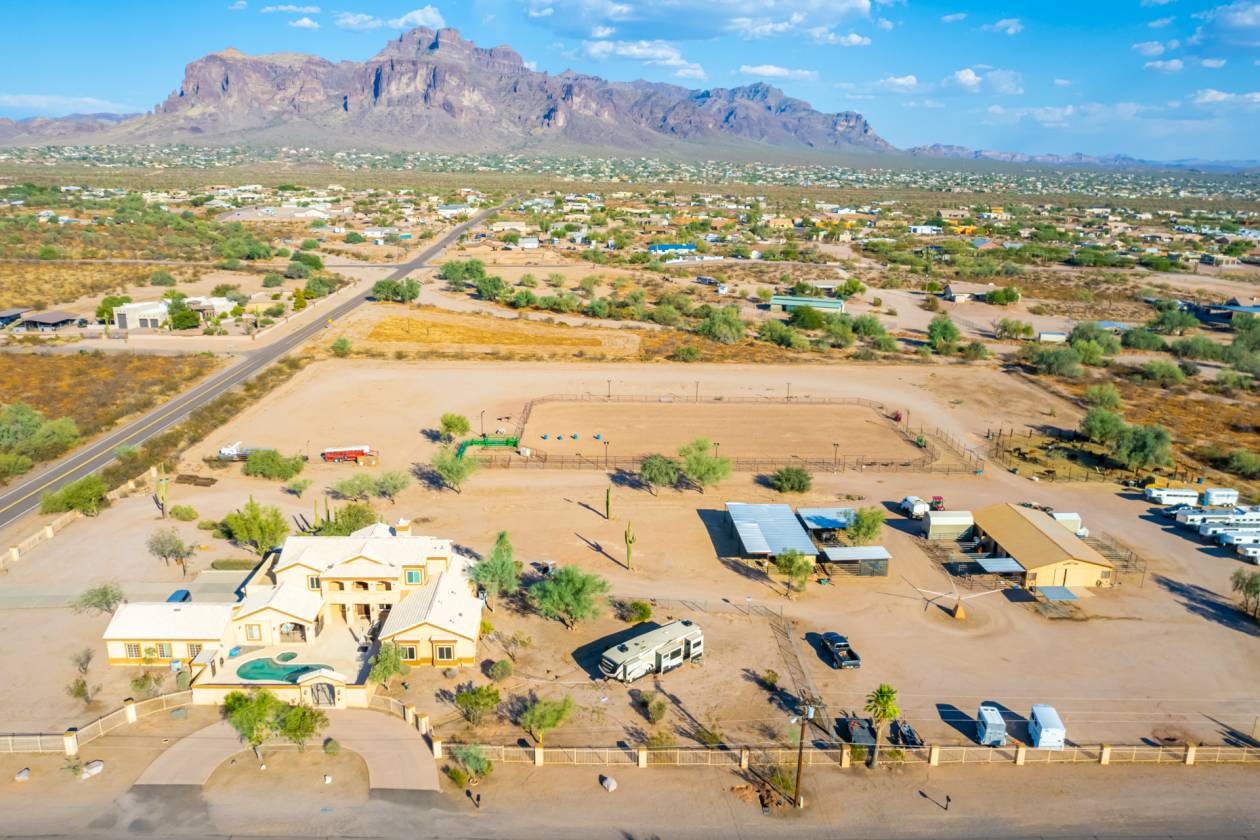 Horse Property for sale.