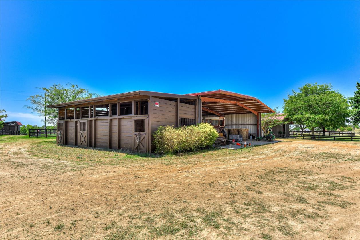 Exceptional 18.25-acre equestrian property - photo 17