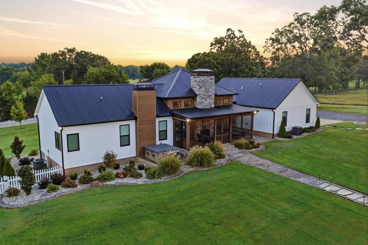 Luxury Horse Estate | Pool, Barn, Shop +28-71 Ac - photo 6