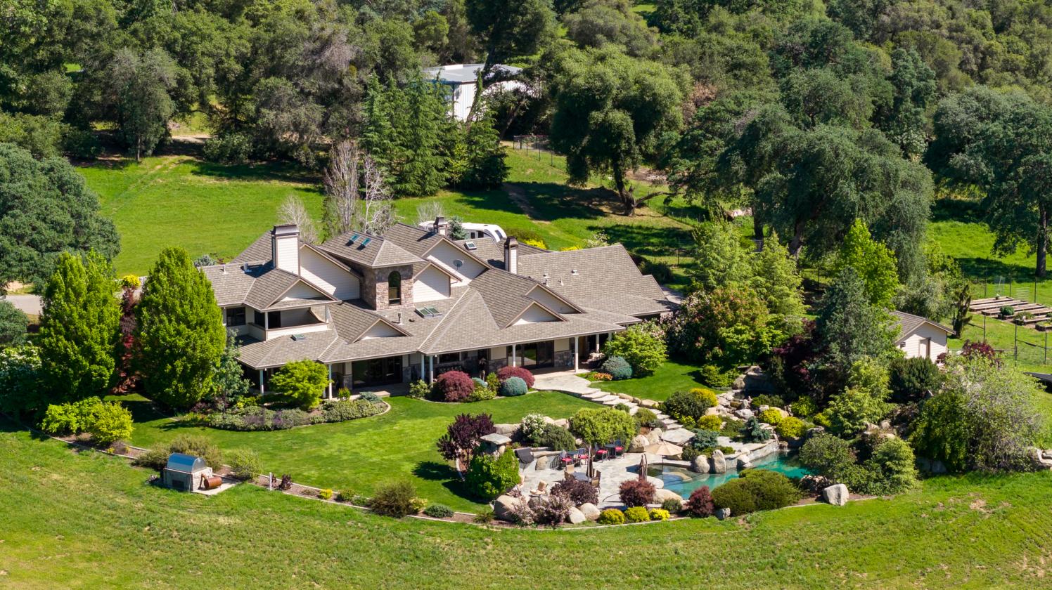 Luxury Equestrian Ranch w/16 stalls +covered arena - photo 14