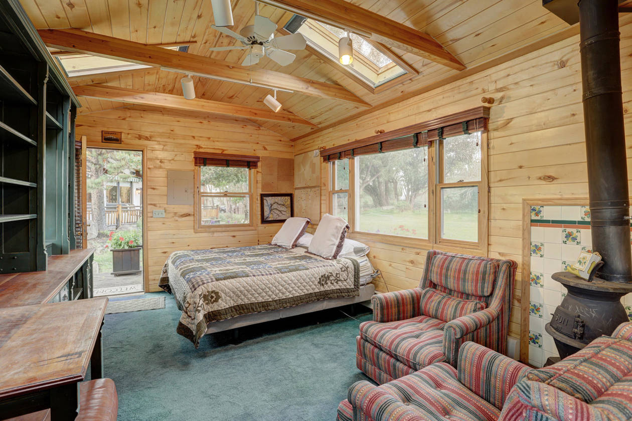 Colorado Mountain horse property with many water features. Buena