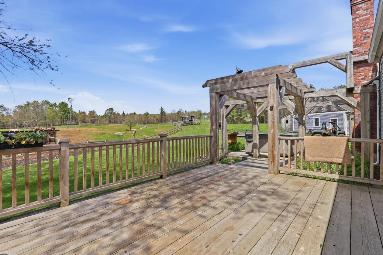 Equestrian Estate with Stunning Antique Farmhouse - photo 10