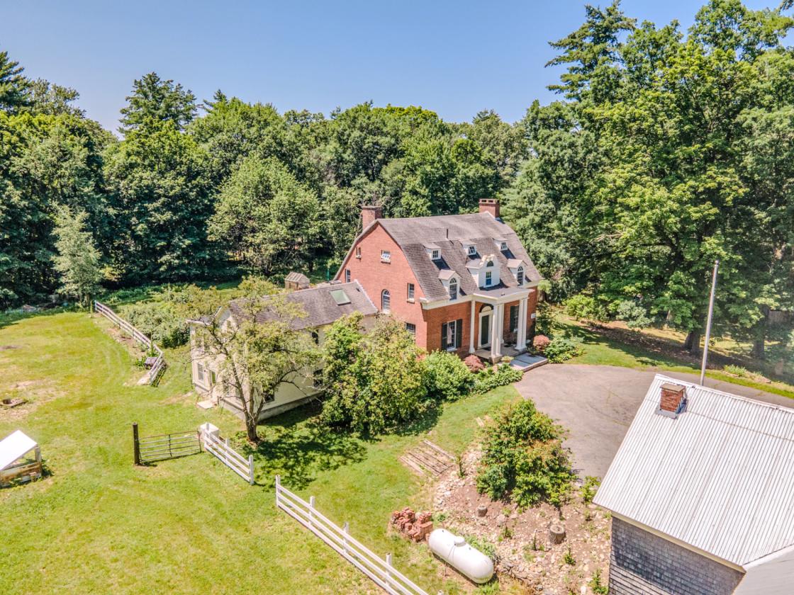 Own a piece of History - Classic Brick Colonial - photo 6