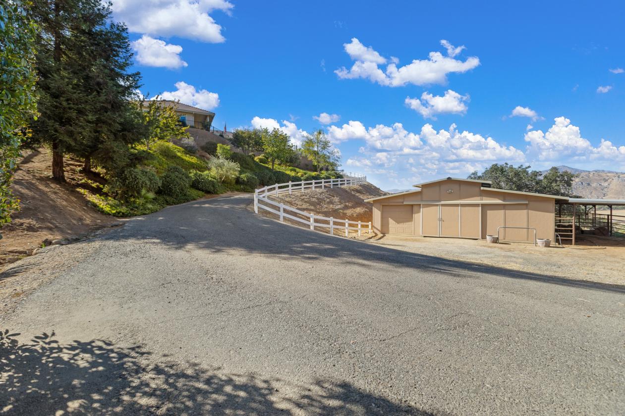 Horse property with gorgeous views! - photo 7