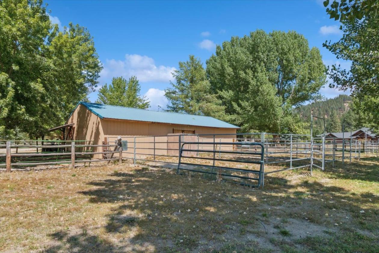 Over 5-acre horse property - photo 24