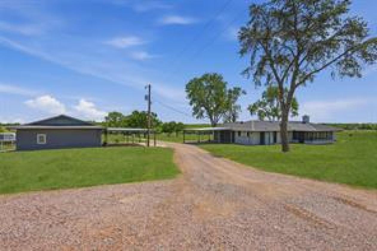 Exceptional Turn Key Equestrian Facility - photo 23
