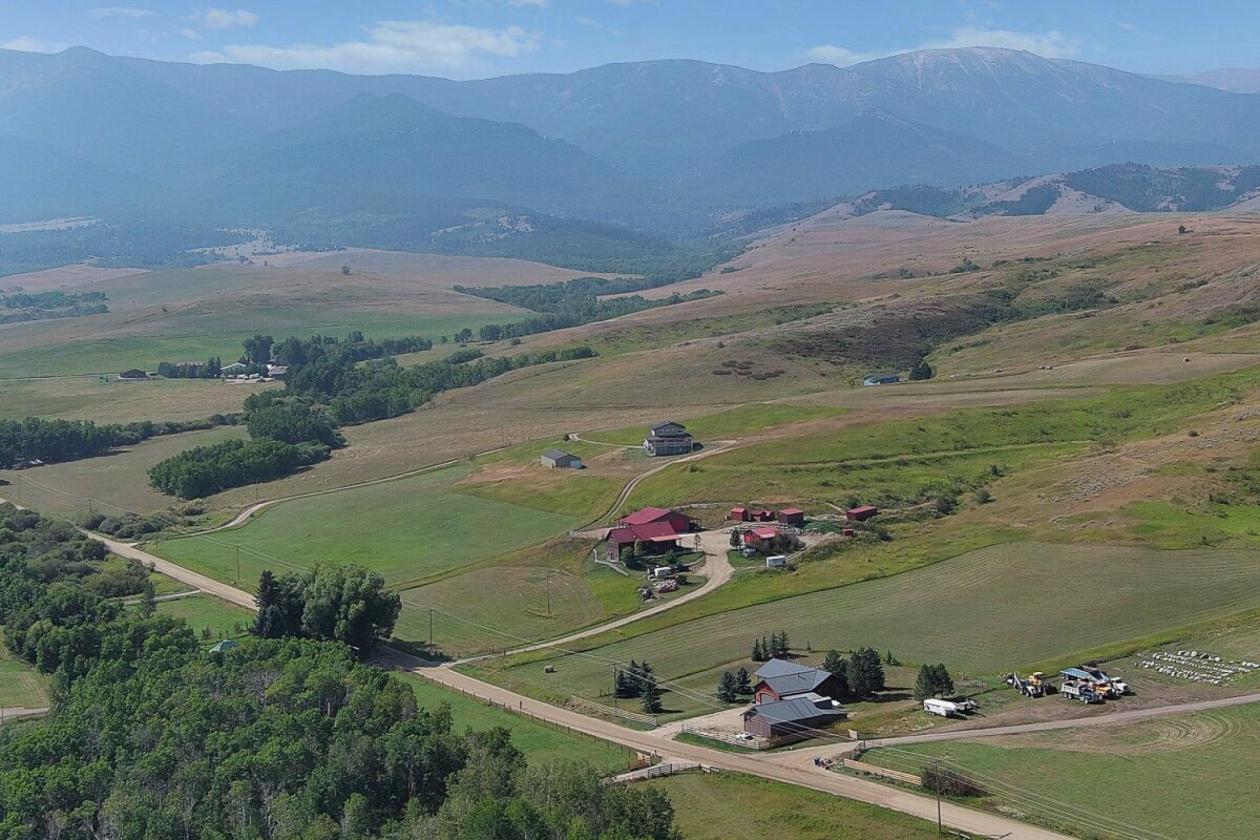 Spectacular Beartooth MTNS View 10-acre Ranchette - photo 3