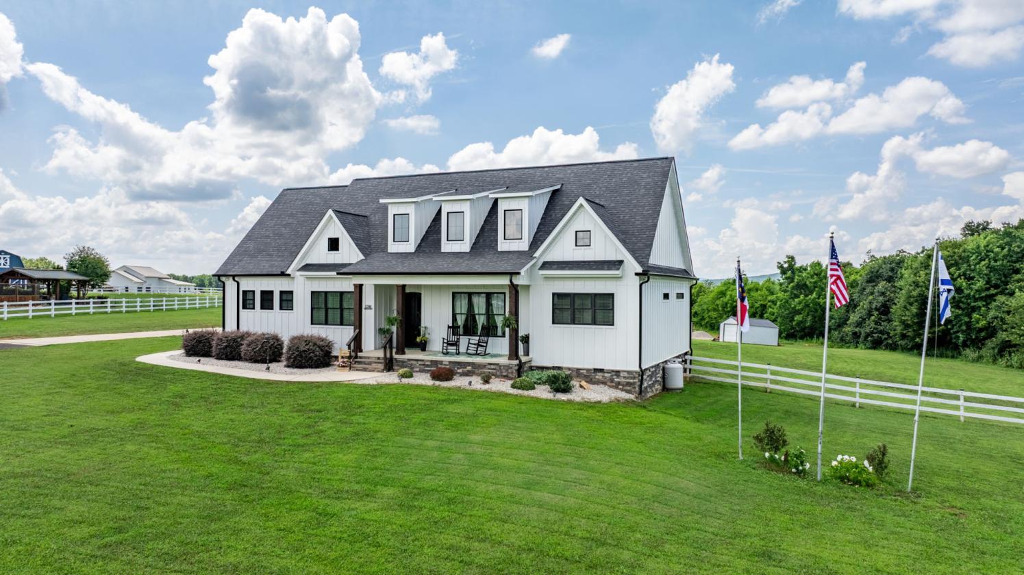Modern Farmhouse on 18.9 acres with new venue - photo 5