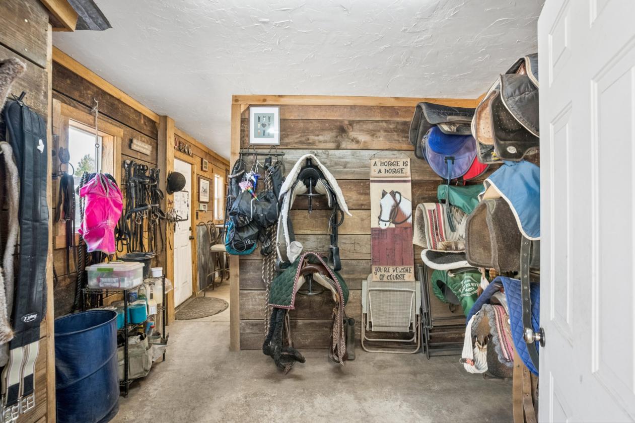 Boutique Equestrian Estate — Turnkey Move-In Ready - photo 24