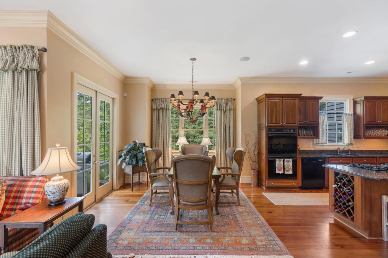 Luxury Equestrian Estate Bordering National Forest - photo 15