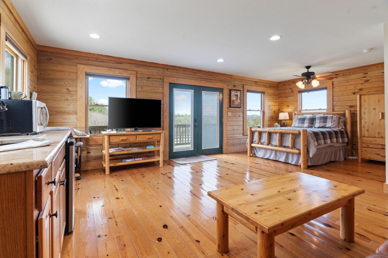 Modern log home and equestrian property with views - photo 28
