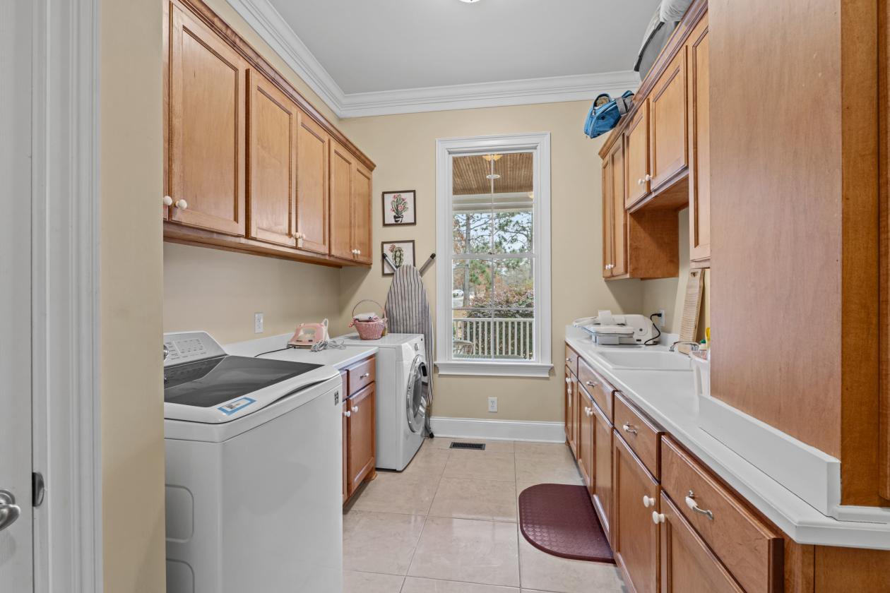 Custom home, pool and equestrian community! - photo 13