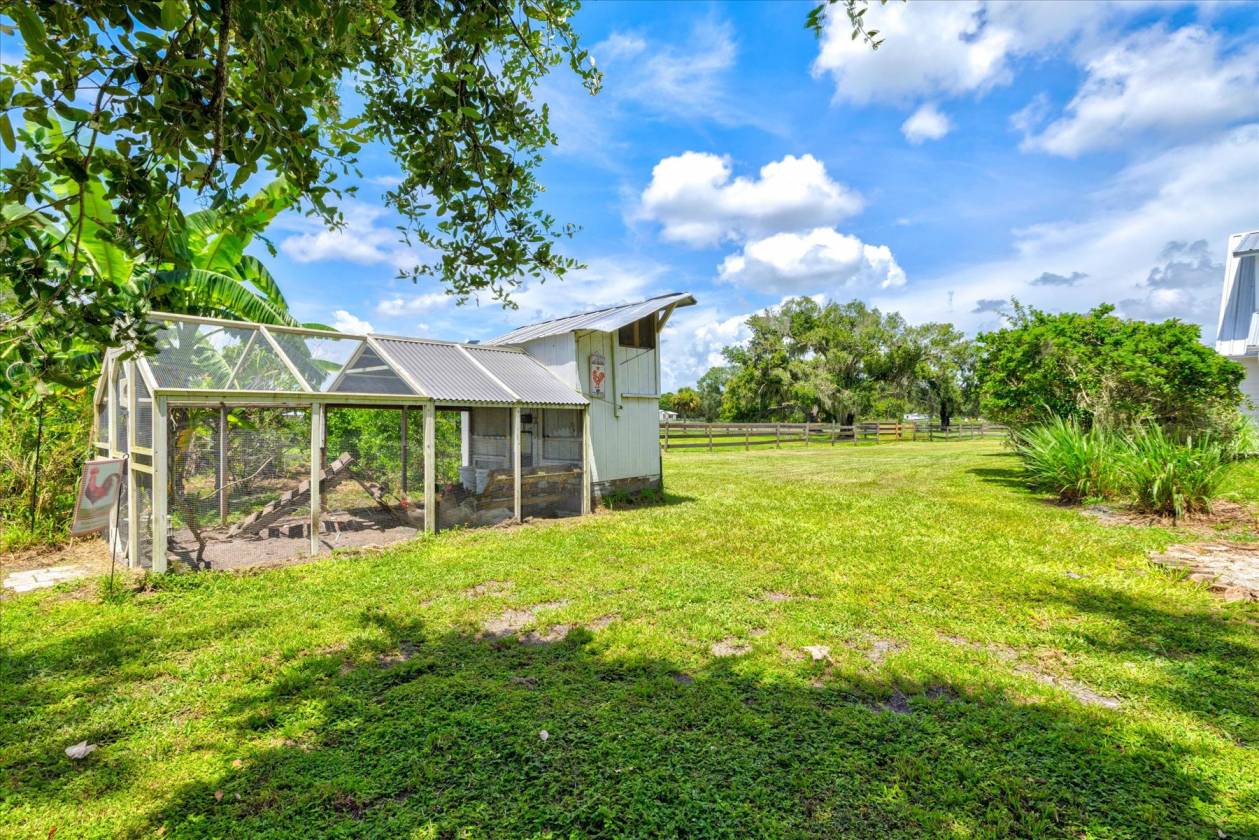 Horse and Hobby Farm on 5.7 Acres - photo 28