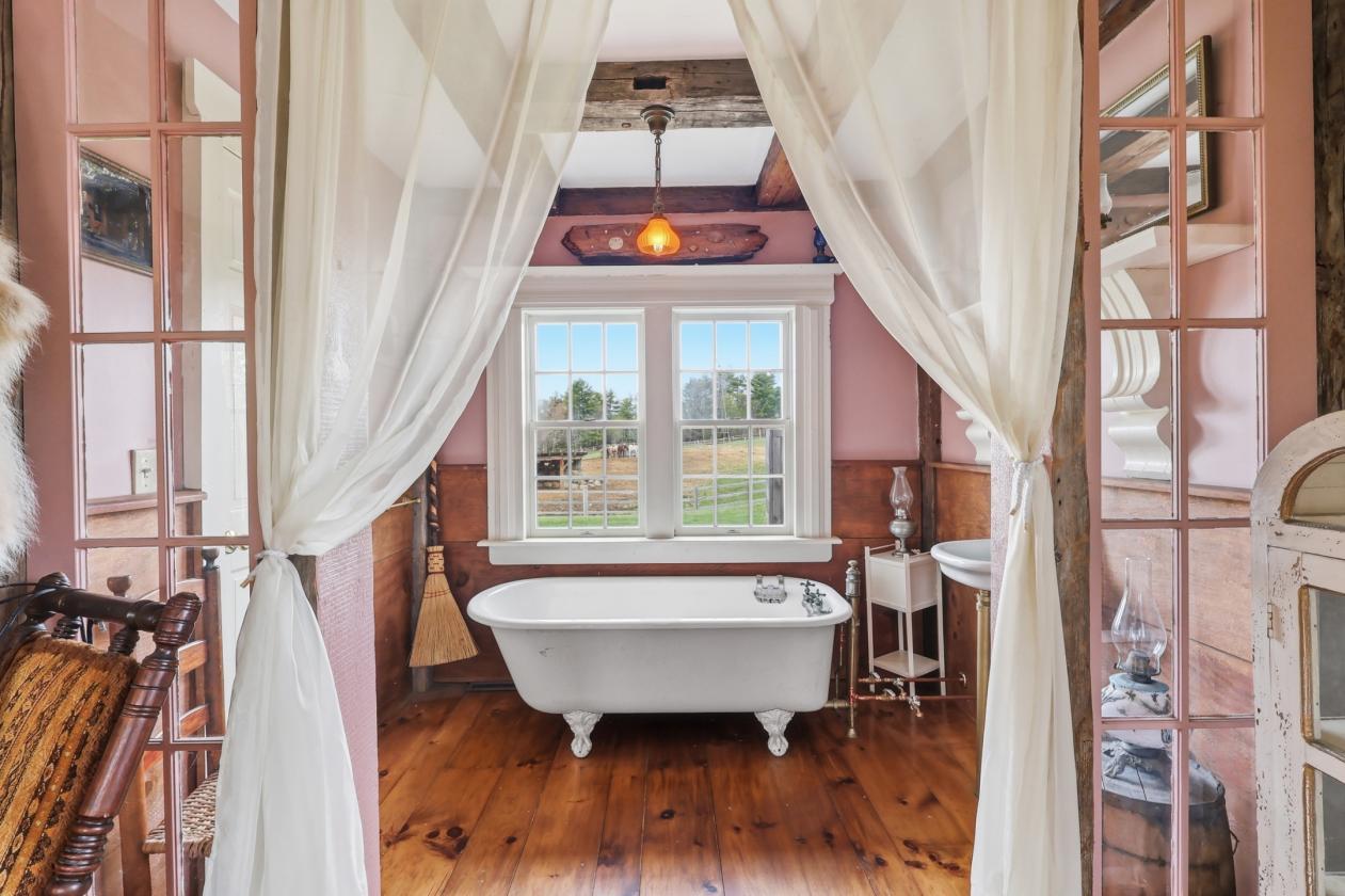 Equestrian Estate with Stunning Antique Farmhouse - photo 8