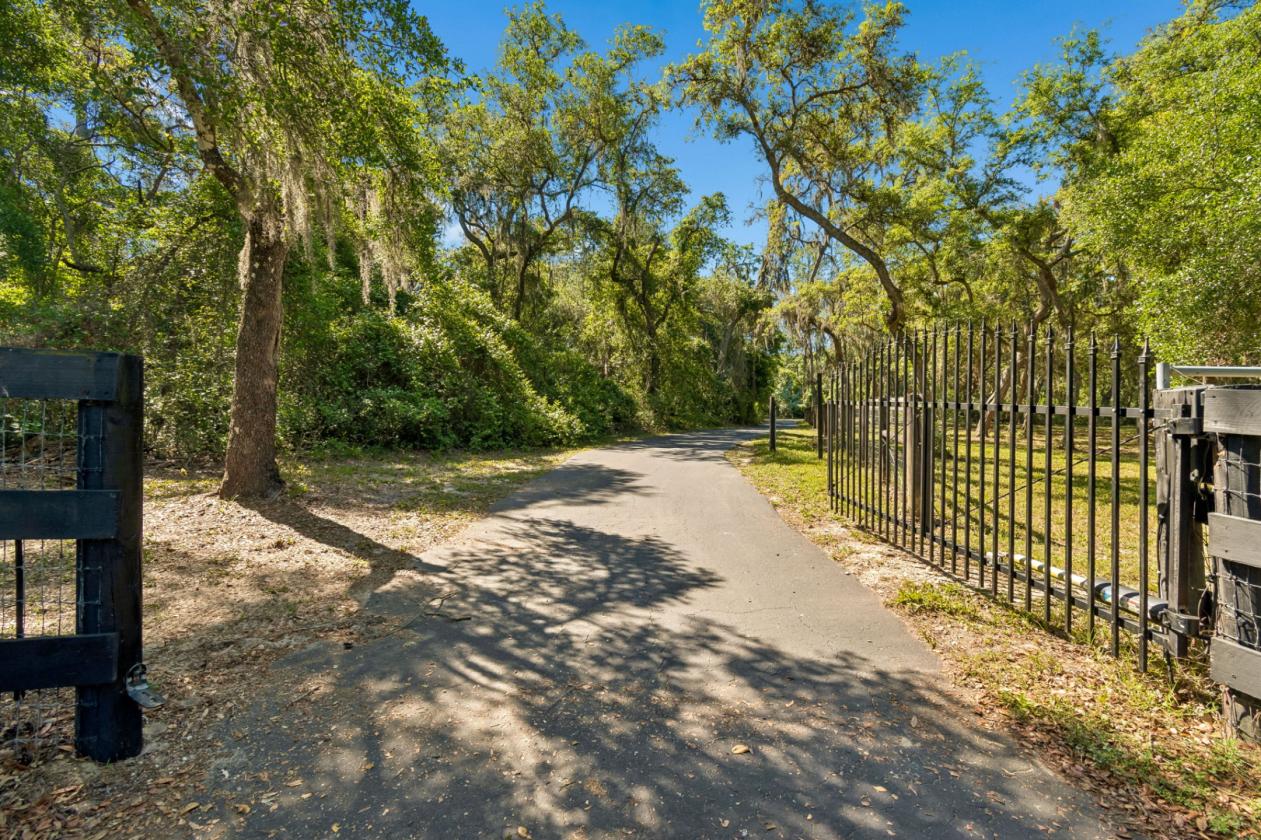 17 acre horse farm HIGH AND DRY with arena & barn - photo 23