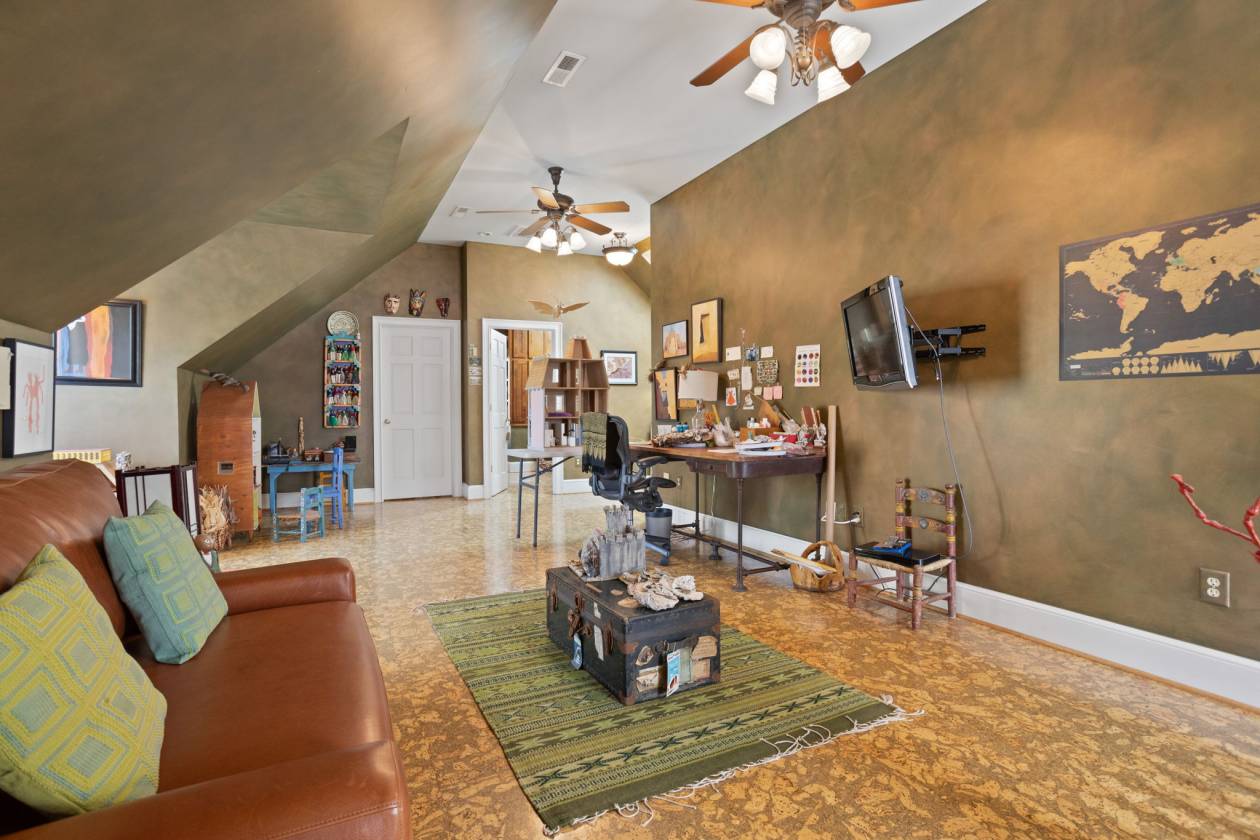 ROUX MANOR | AN EQUESTRIAN ESTATE & MINI FARM - photo 23