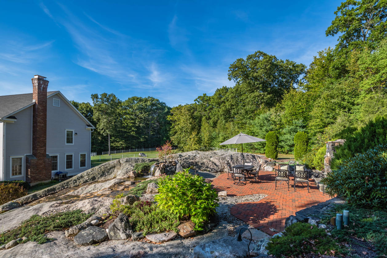 BEAUTIFUL PRIVATE WINDRIDGE FARM ESTATE Harwinton, Litchfield County