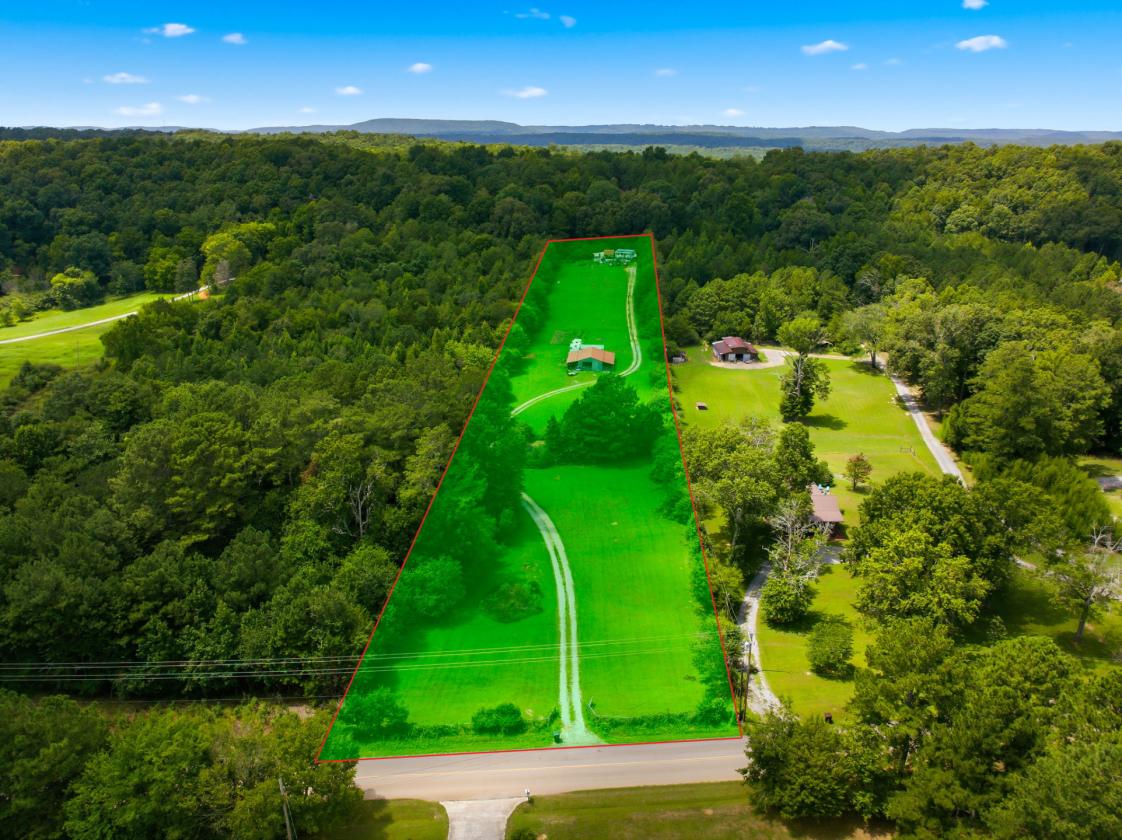 Private, level 4.5 acres! - photo 1