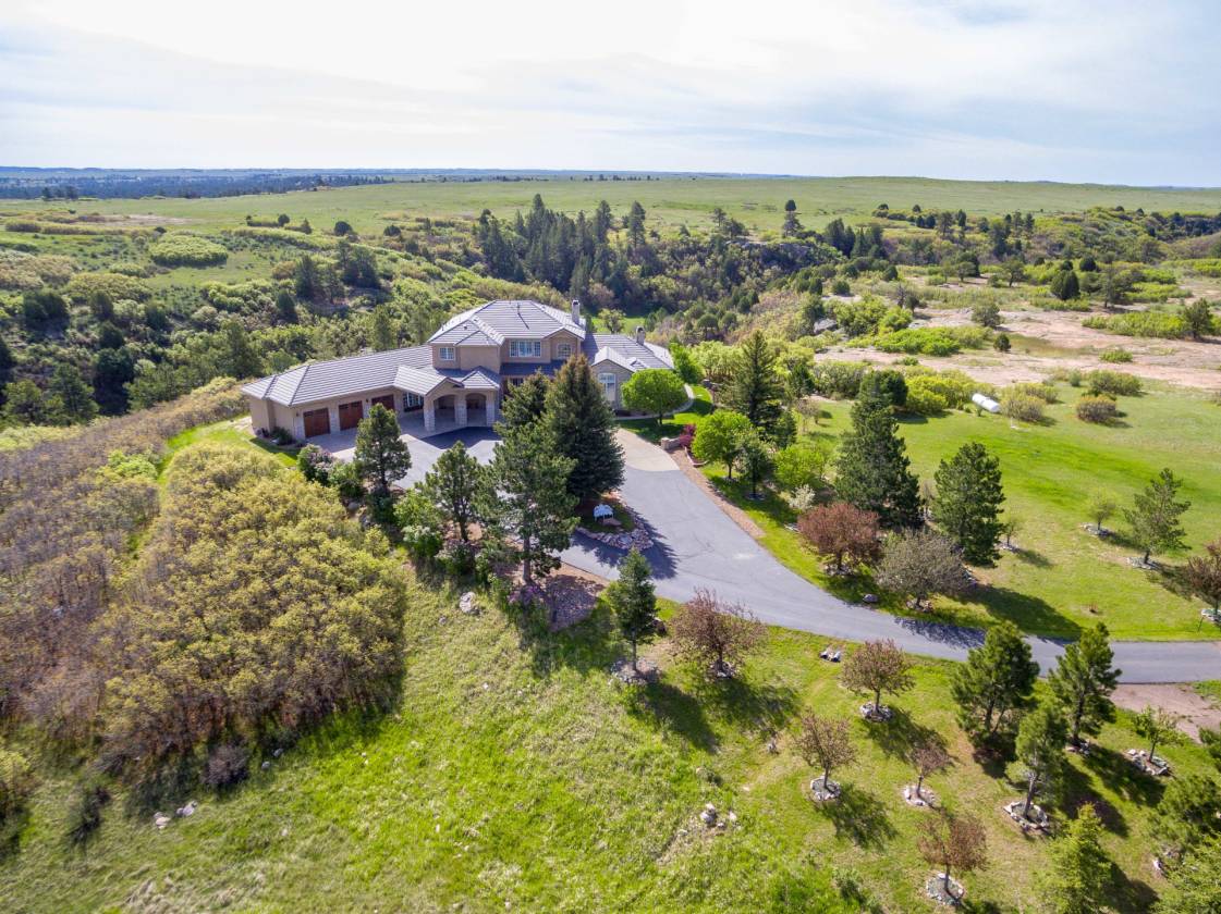 86+ acre property with panoramic views in beautiful Castle