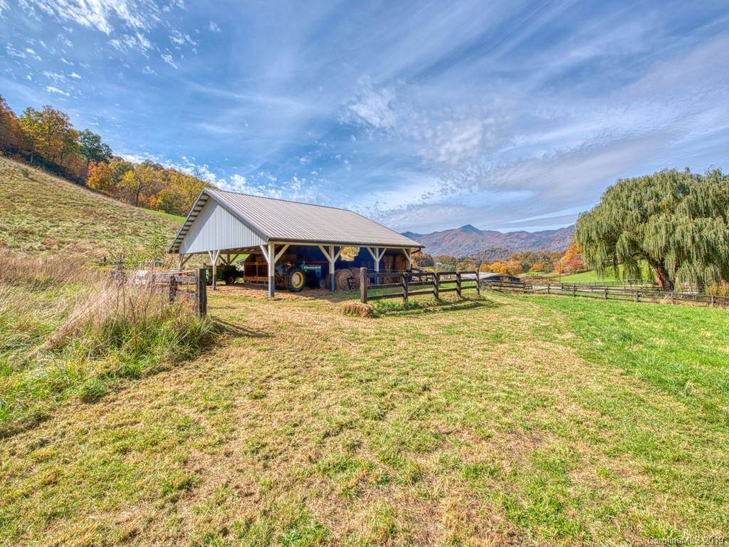 Unbelievable Mountain Views from this Horse Farm Waynesville, Haywood