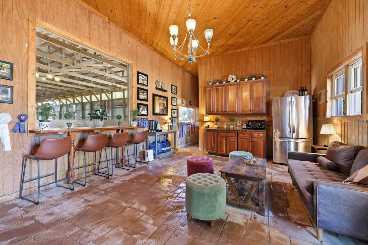 Established Equestrian Estate on 10 Acres - photo 12