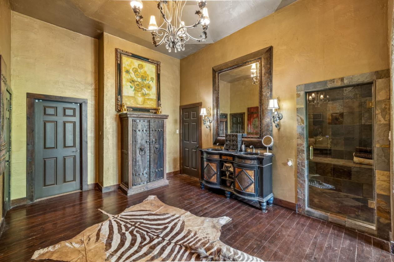 In-Town Luxury Resort Inspired Equestrian Retreat - photo 20