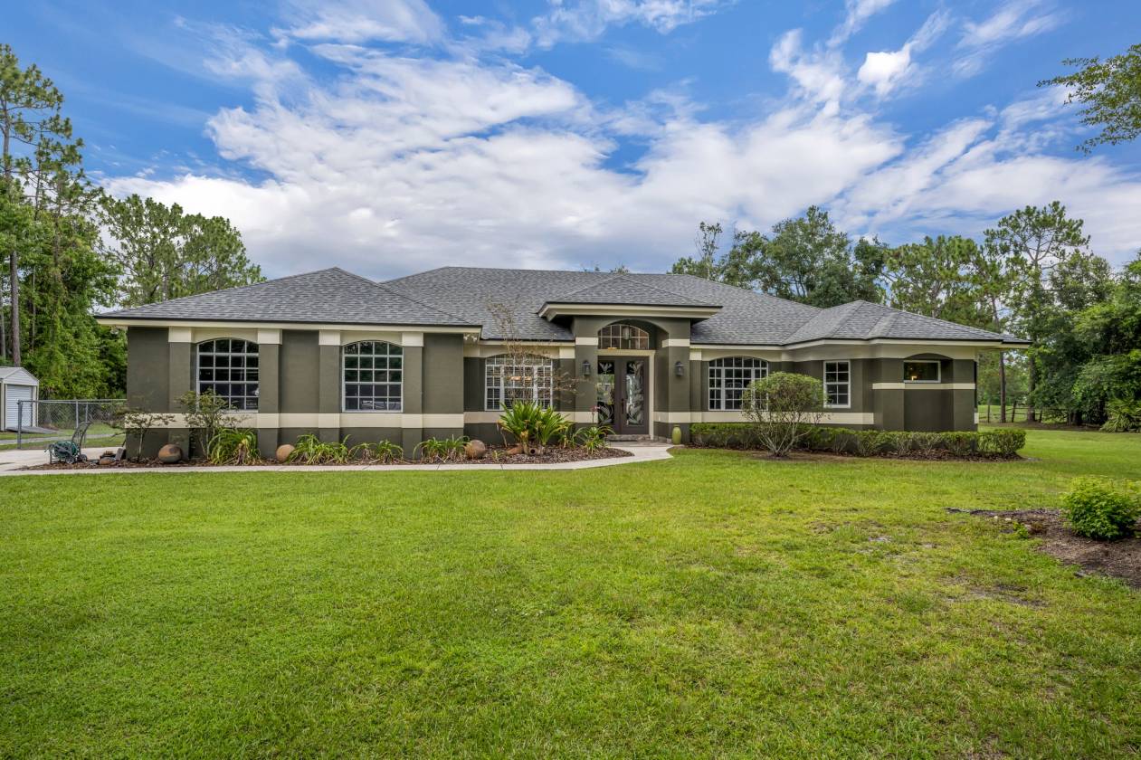 Horse Property for sale.