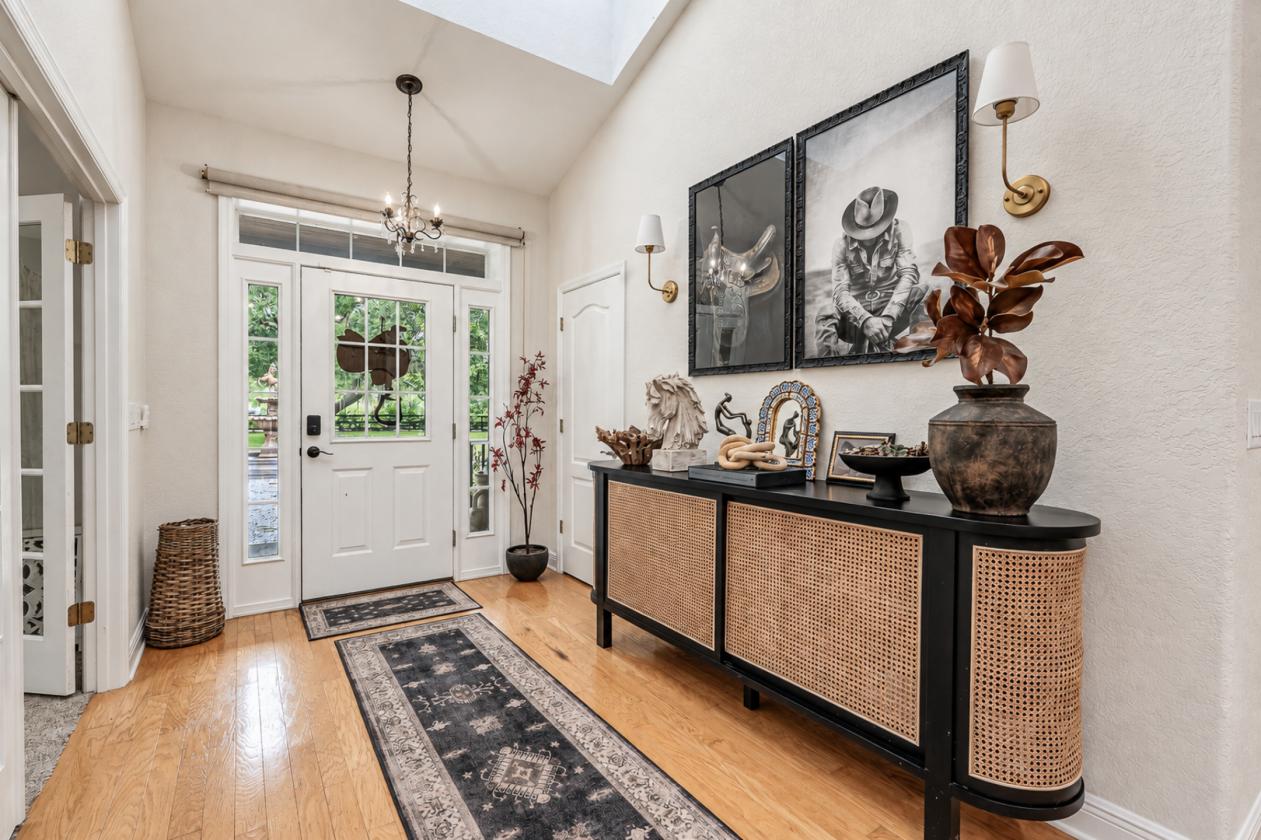 Restored 90s Chic Equestrian Estate - photo 15