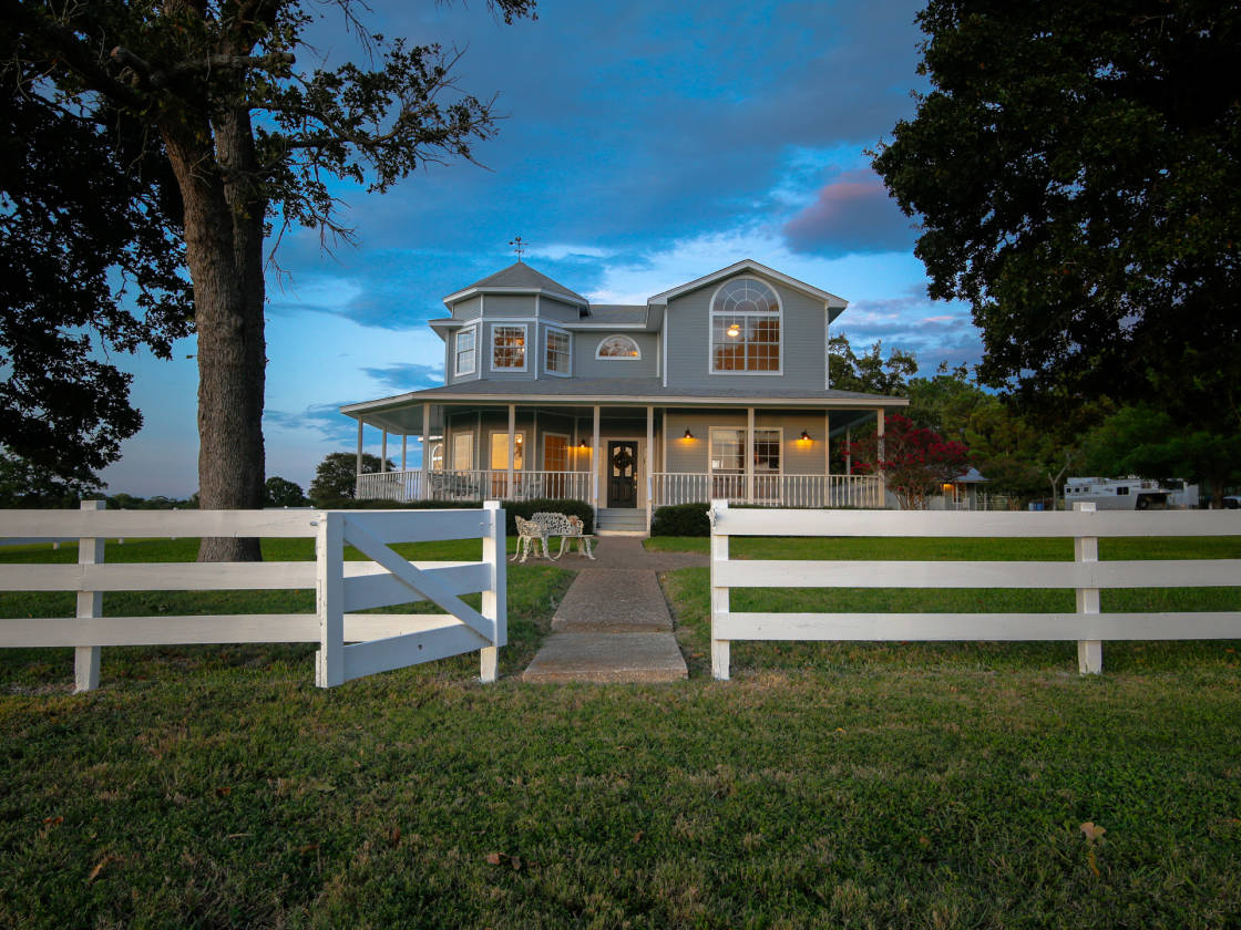 Beautiful Equestrian Estate Near Austin Dale, Caldwell County, Texas