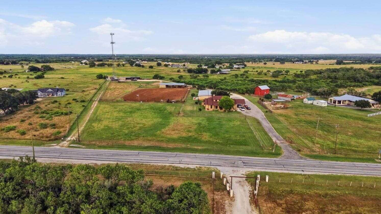 Turn Key Horse Property In South Central Texas - photo 2