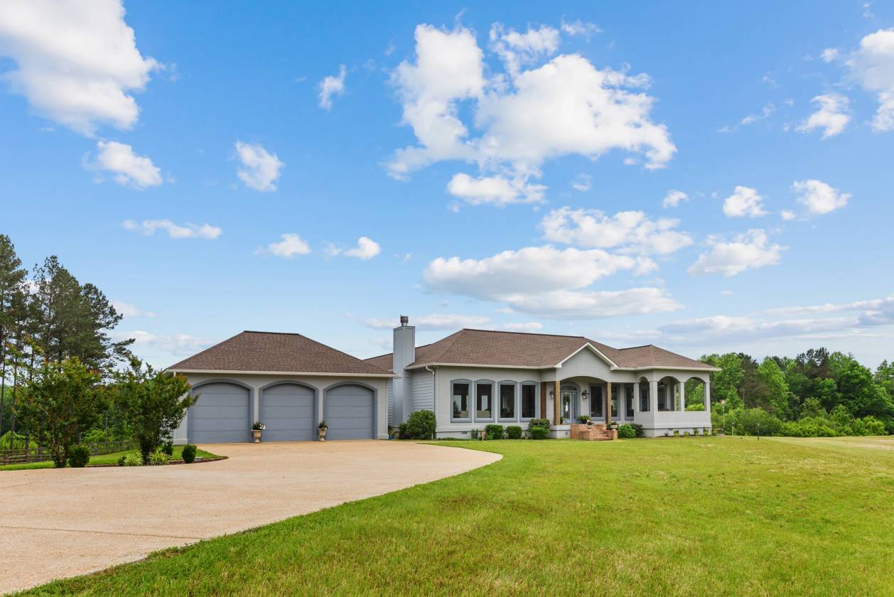 Horse Property for sale.