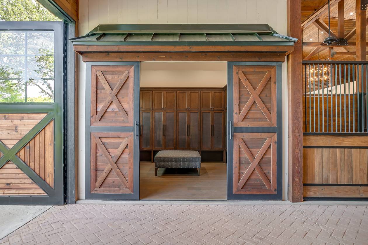 TK Trails | 8-Stall Barn | Covered Arena - photo 10