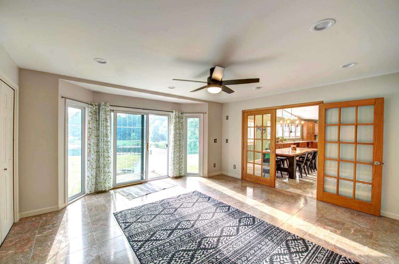 Gorgeous equestrian estate on 34.5 acres - photo 18