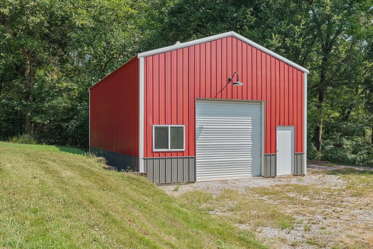 Executive-style home on 11+ acres in Elkmont, AL - photo 25