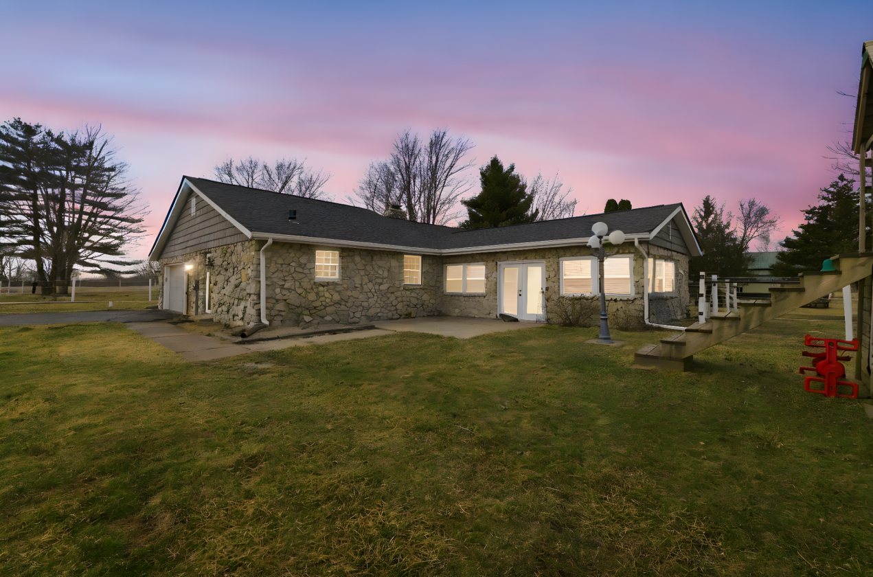 Private horse property with a modern touch! - photo 18