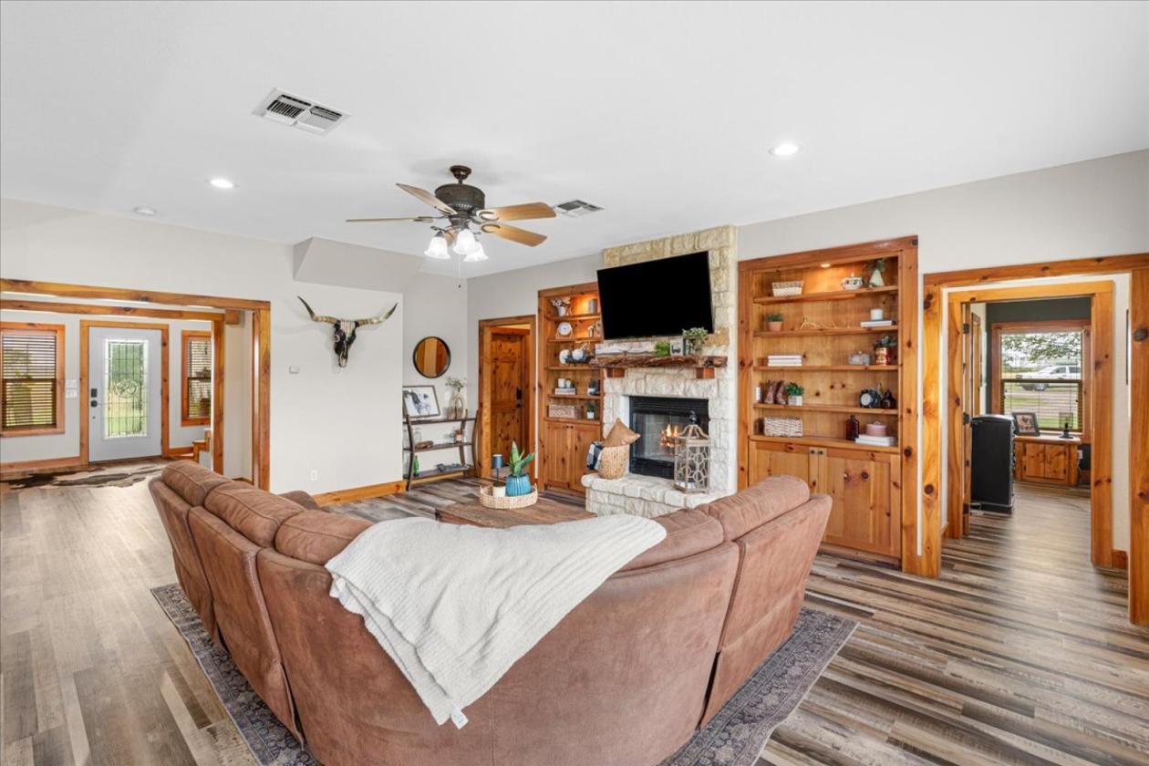 Custom home on 33 Acres! - photo 10