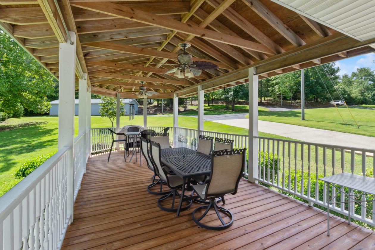Lakefront Equestrian Estate on 8 Acres - photo 12